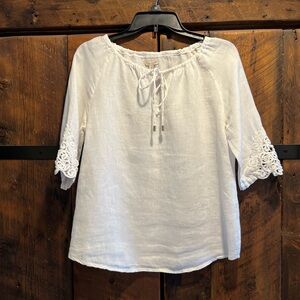 Lina Tomei Linen White Blouse with Lace Trim and Elegant Design